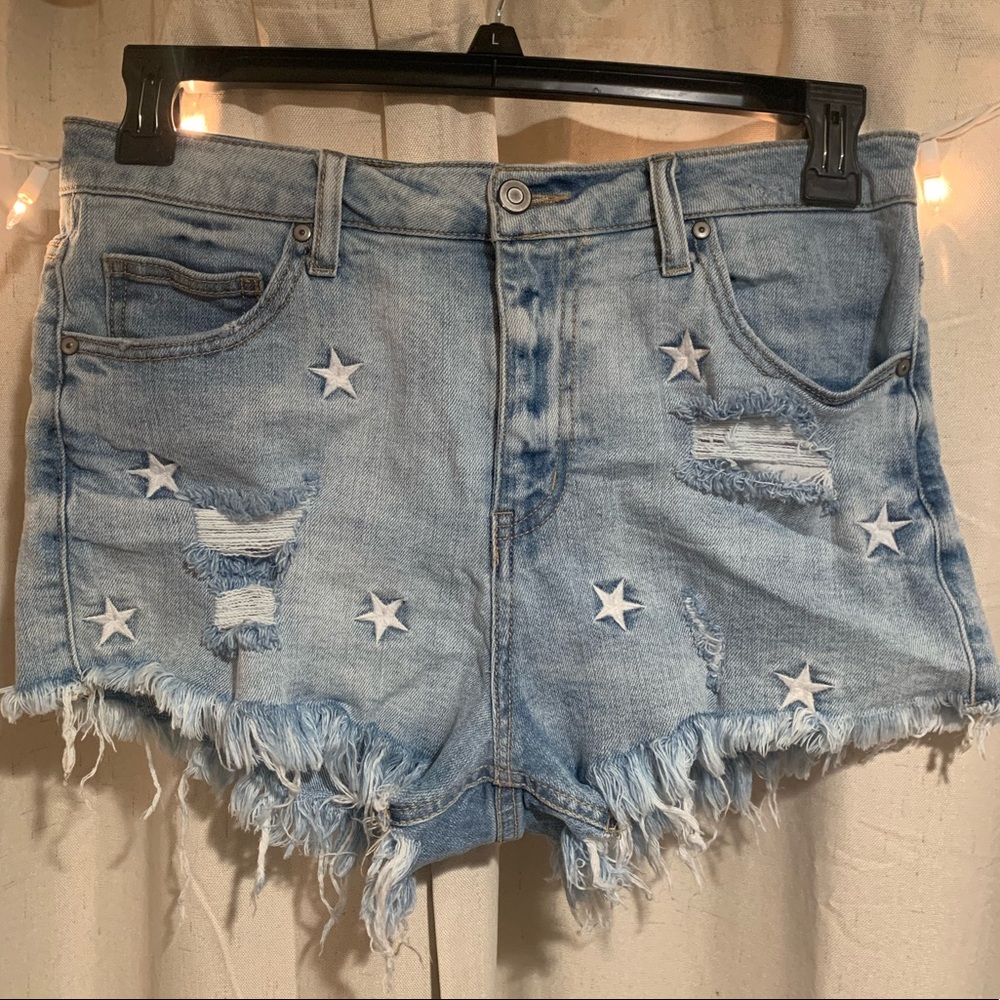 Fashion Nova - Seeing Stars Denim Shorts